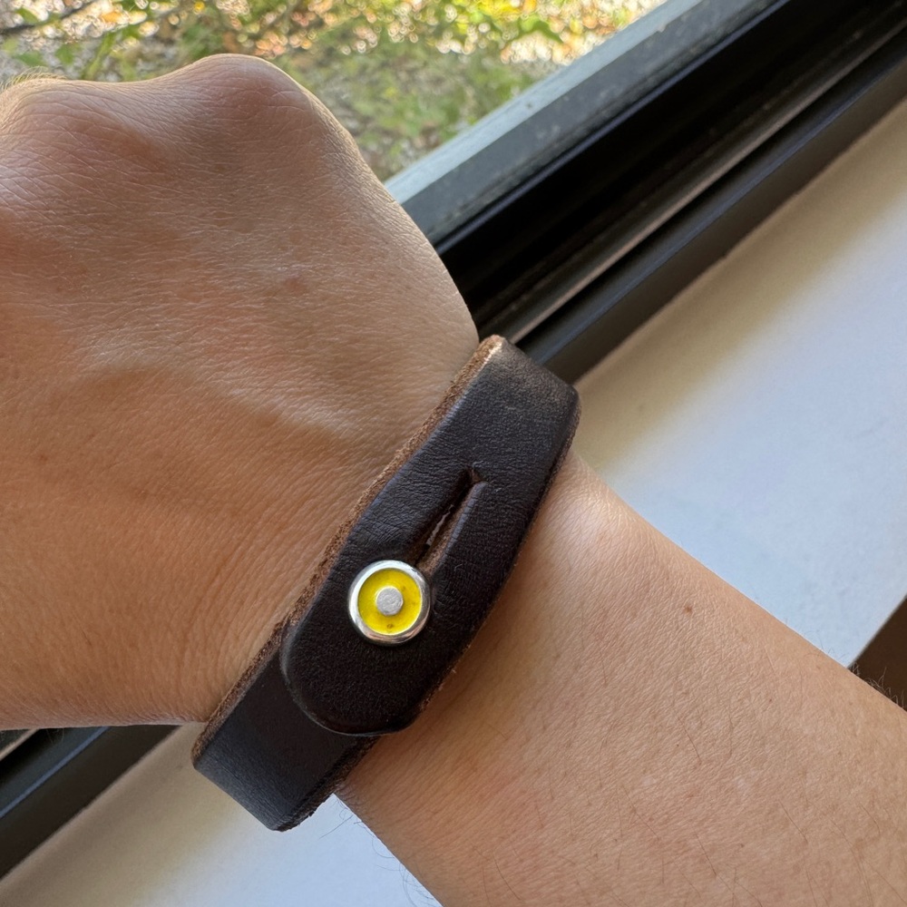 Germán Brown Leather Wearable with Yellow Button brand new never used Y2K